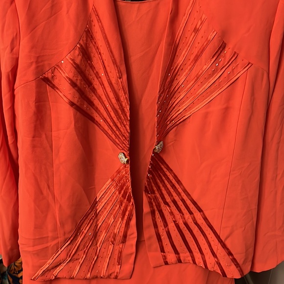 TALLY TAYLOR three piece, nearly floor length skirt, sleeveless blouse, jacket - Picture 2 of 5